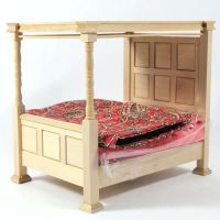 Four Poster Bed with Bedding